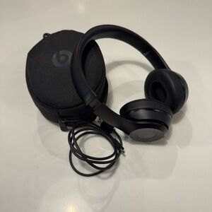 Beats Black Wireless Headphones